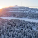 Lumi - 200 M From Pyhaejaervi Pyhätunturi