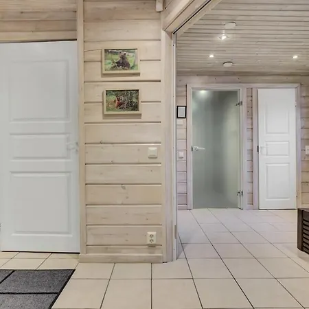 Villa Lumi - 200 M From Pyhaejaervi